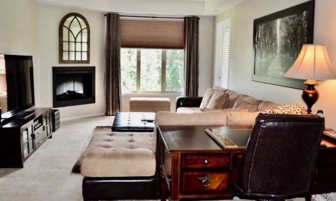 Quail Ridge Condo | Large Premier Condo, 3 Bedroom on Kelowna Golf Course, sleeps 6, Pool & Hot Tub