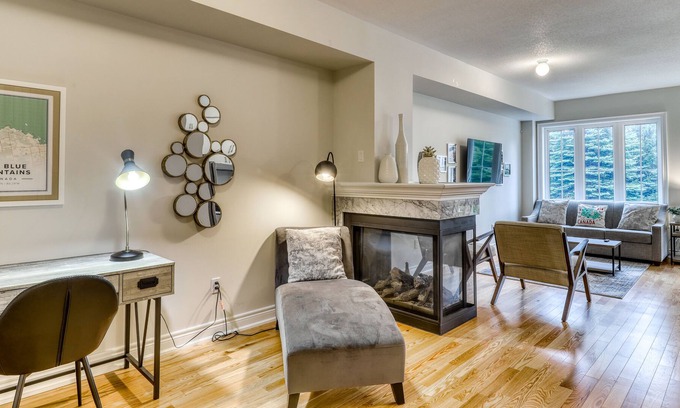The Blue Mountains House | Large retreat perfect for a ski-cation w/ pool view & open concept!