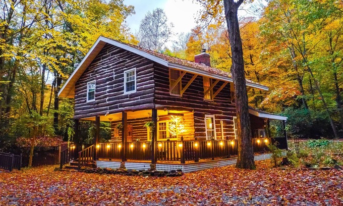Normalville Cabin | Large Rustic Log Cabin in the Laurel Highlands