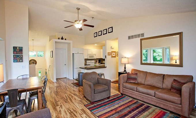 Saugatuck Condo | Large Saugatuck Condo, Wooded Ravine, Cathedral Ceilings, Open Concept