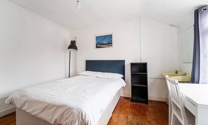 Clifton House | Large Single Room with Shared Bathroom