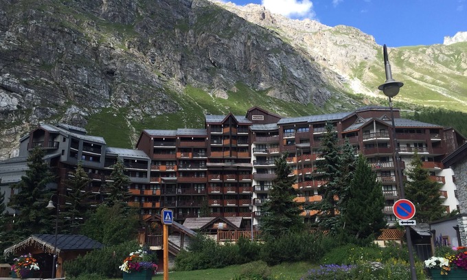 Val-d'Isere Apartment | Large studio 4p 32m2, facing ski lifts, near shops