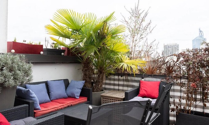 Faubourg de l'Arche Apartment | Large studio with terrace and view of La Défense