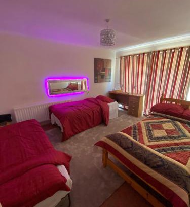Chatham House | Large Stylish 3 Bedroom in Chatham