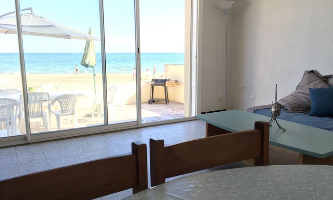 Palavas-les-Flots Apartment | Large terrace apartment facing the sea