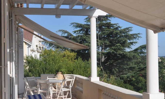 Bandol House | Large Villa with Character 50 meters from the beach