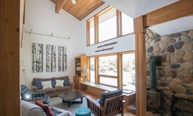 Hyak House | Large Well-Appointed Mountain Home, Great Location