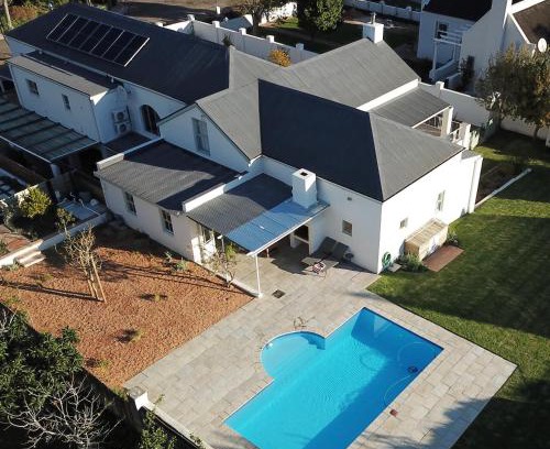 Franschhoek Apartment | Largest one bed apartment & private pool in the Hoek