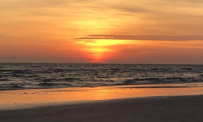 Indian Shores Condo | Largest secluded beach - 2/1 condo w/ heated pool - Fully renovated in 2021