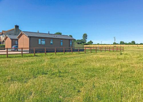 Somerton Resort | Larkrise Farm Lodges
