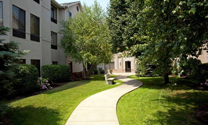 South Bend Hotel | Larkspur Landing South Bend