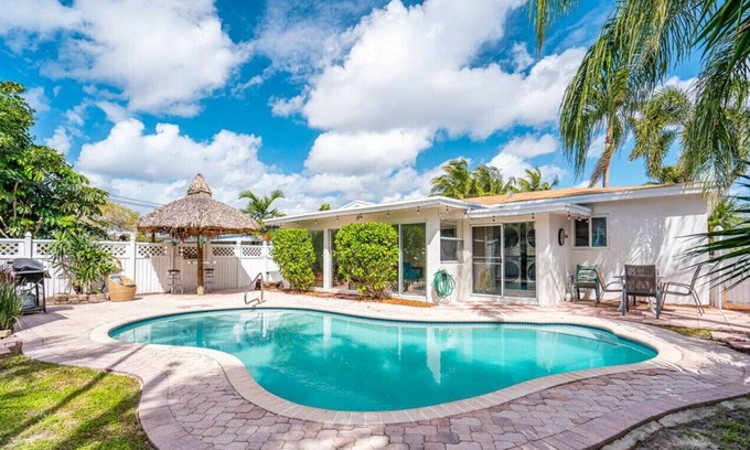 Oakland Park House | Larry's Lauderdale Getaway with Heated Pool & Tiki Hut