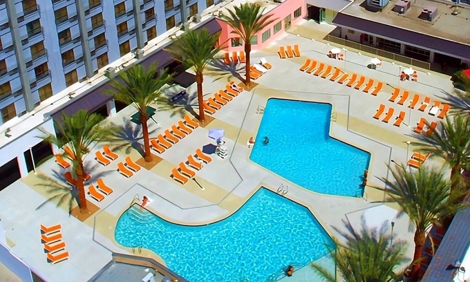 Las Vegas Hotel | Las Vegas Adventure! Spacious Unit! Short Drive to Shark Reef Aquarium