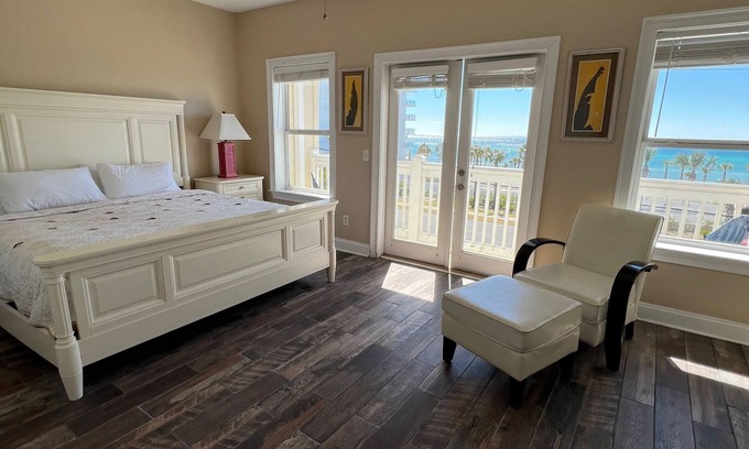 Bahama Beach House | Last Minute Rates, Beach Front Home, 3Beds, 3.5 Bath, Full Ocean View