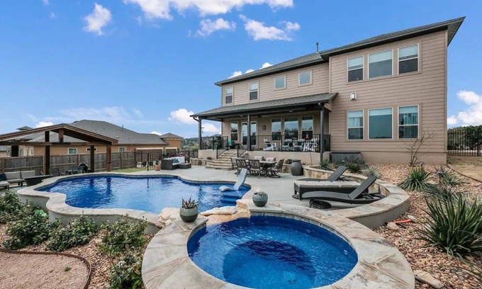 Helotes House | Launch Pad- A Birdy Vacation Rental