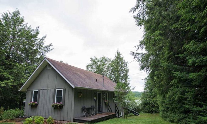 Harrington Cottage | Laurentian Lakeside Cottages 49, 3-season, 3-bedroom, 1.5 bath cottage sleeps 6