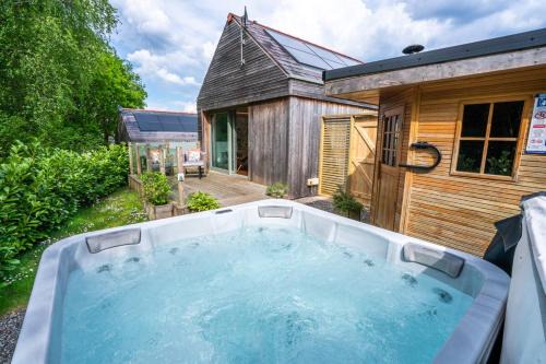 Ammanford Apartment | Lavender Lodge 1BR with Hot Tub and Sauna near Black Mountain