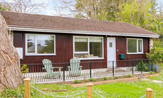 Northam Cottage | LAVENDER LODGE, family friendly, with a garden in Northam