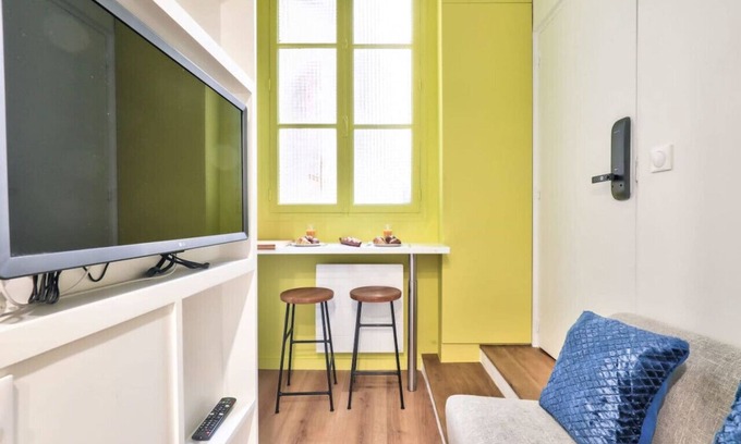 Quartier de Rochechouart Apartment | Lavie Maison Parisian Studio