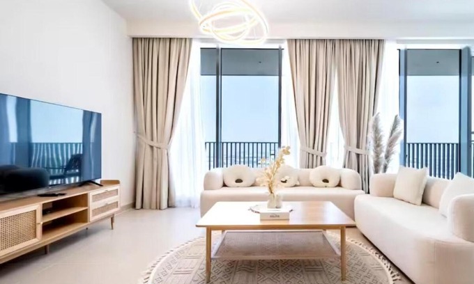 Dubai Apartment | Lavish 3BR Apartment with Assistant Room in Habour Gate Tower