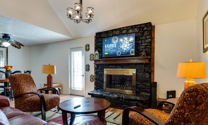 Lawrence Condo | Lawrence Vacation Rental ~ 12 Mi to Indianapolis!