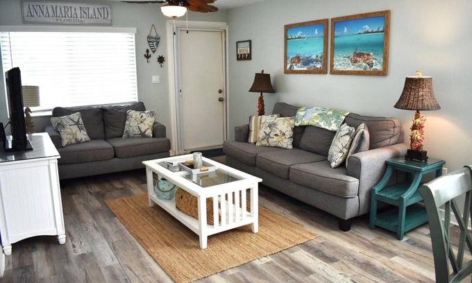 Bradenton Beach Condo | Lay-Z Liv-N 13 ~ Pool, updated, Beach = 1 block