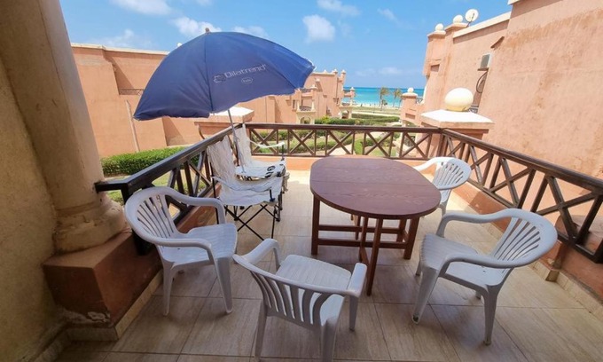 Sidi Abd El-Rahman Ski Chalet | Lazordy bay chalet (X7)