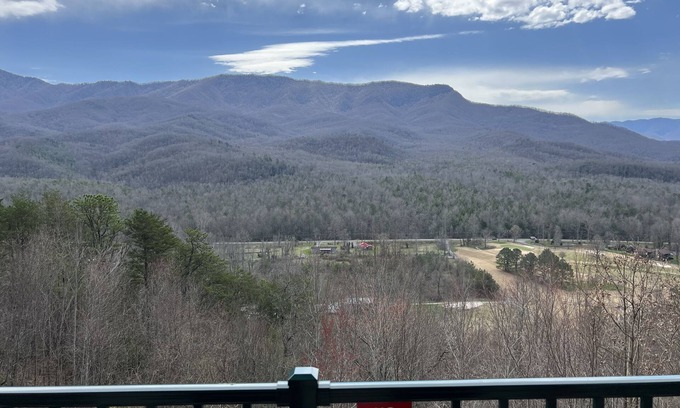Gatlinburg - Pigeon Forge Condo | Lazy Bear Condo - Gorgeous View, 2 BR, Indoor Pool, 15 mins to Gatlinburg