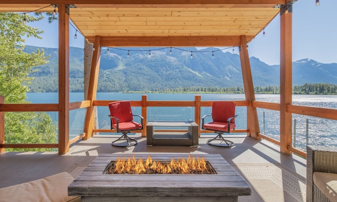 Leavenworth House | Lazy Bear Lodge On Lake Wenatchee-Dock, Hot Tub