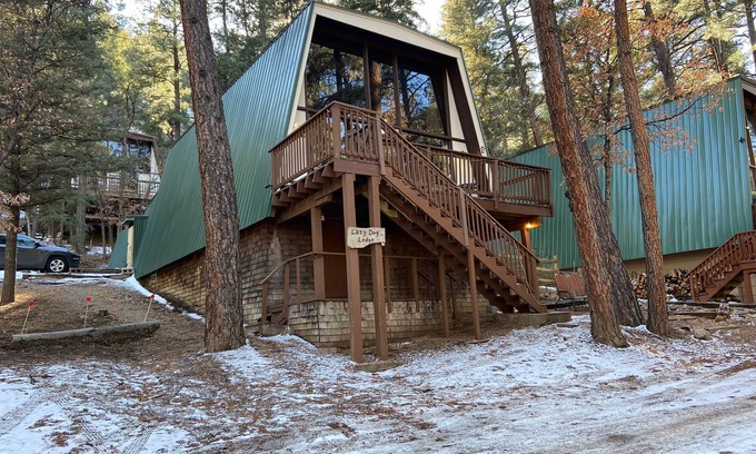 Ruidoso Cabin | Lazy Dog Lodge - hot tub, dog friendly, wifi