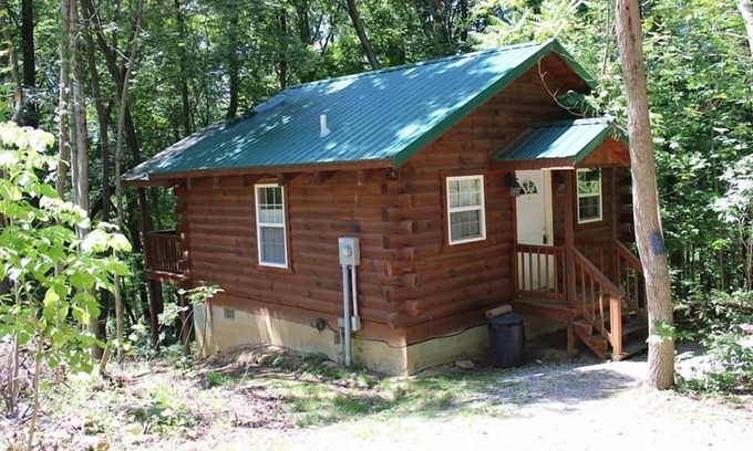 Logan Cabin | Lazy Lane Cabins - Jack Pine Hollow