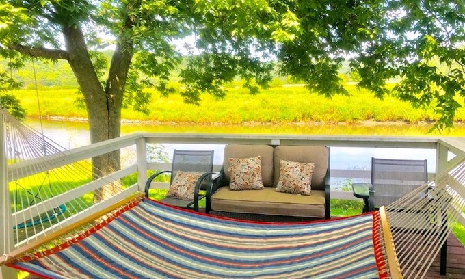 Dorchester Cabin | Lazy River Cottage W/ HOT TUB