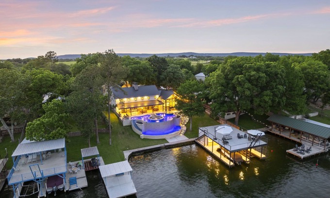 Kingsland House | LBJ Lodge | Concierge Services