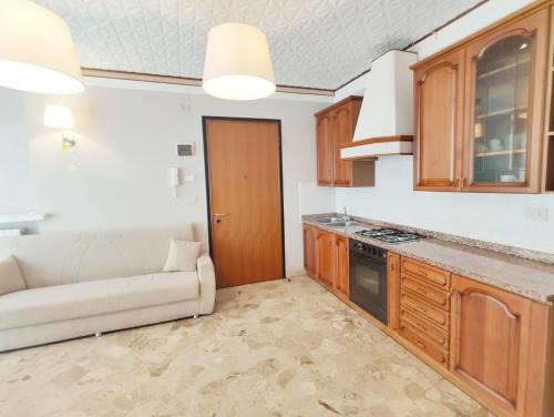 Lido di Jesolo Apartment | LCC - Centralissimo - 100 mt da Piazza Mazzini - 50 mt dal mare - Immobil Relax