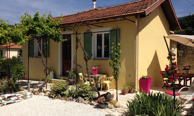 La Trinite Villa | LE 43 - Nice, quiet house with fenced garden, in the center of La Trinité