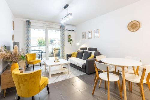 Gares Apartment | Le Barcelone, Beau T2, Clim, Terrasse,Centre ville