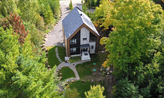 Saint Come Ski Chalet | Le Boisé | hot tub | pool table | Dogfriendly