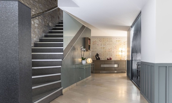 Charmes-sur-Rhone Hotel | Le Carré d'Alethius Logis Hôtel Restaurant