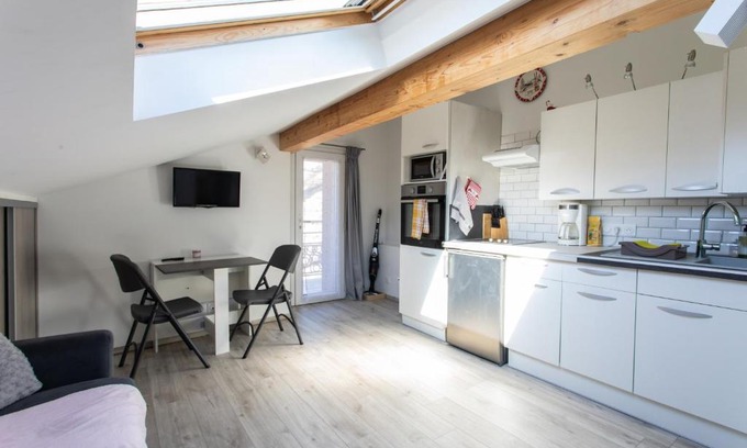Embrun Apartment | Le Coq Charmant petit studio en centre ville d'Embrun