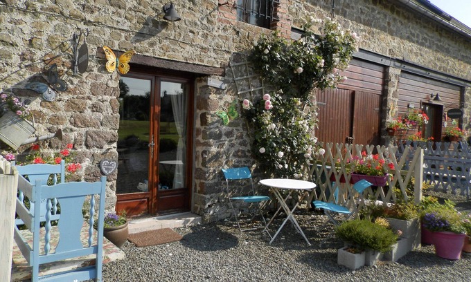 Le Guislain Cottage | Le Coquelicot-Cosy rural Gite for Families and Couples