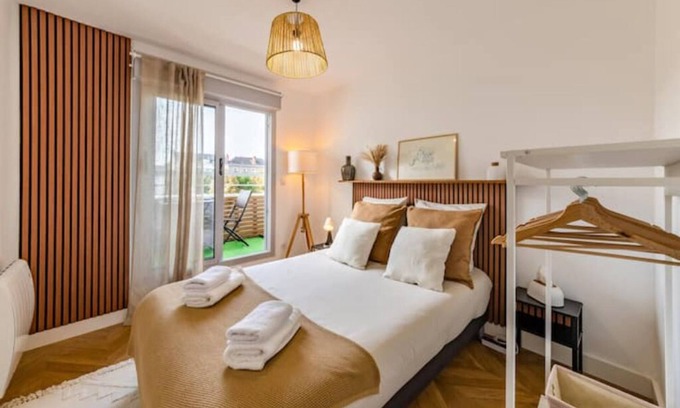 Quai de la Fosse Apartment | Le Dobrée - Centre - Charm & Comfort - 4p - 55m2