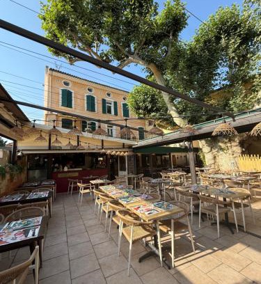 Aups Hotel | Le Grand Hotel