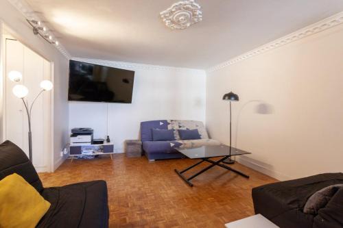 Curial Cambrai Apartment | Le Grand Spacieux - Appart 8 pers