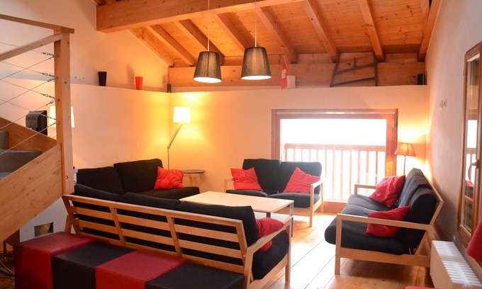 Les Varcins House | LE GRENIER Chalet DDA La Combe Modern apartment in chalet