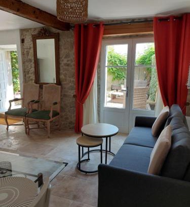 City of Carcassonne House | Le Logis des Remparts Coeur de la Cité médiévale, Jardin privé, Parking