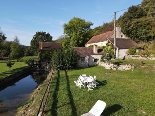Saint-Germain-le-Rocheux Bed & Breakfast | Le moulin de Saint Germain