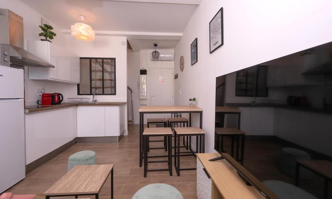 Salon-de-Provence Apartment | Le Nostradamus - Magnifique appartement cours principal plein centre avec parking