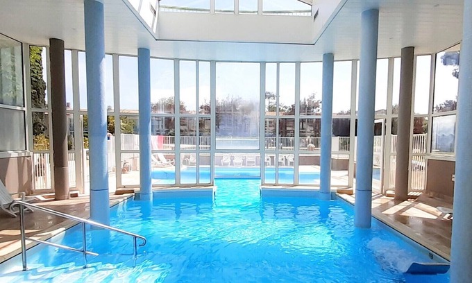 Saint-Martin-de-Re Apartment | "Le Palais" * South terrace, heated swimming pool, hammam,sauna,linen included*.