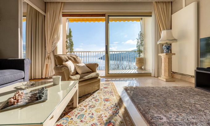 Annecy Old Town Apartment | Le Panoramic - Magnifique Vue sur le lac d'Annecy