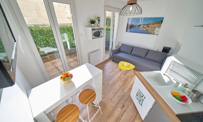 Villette Gare Apartment | Le petit Charial -terrasse privative-Part Dieu